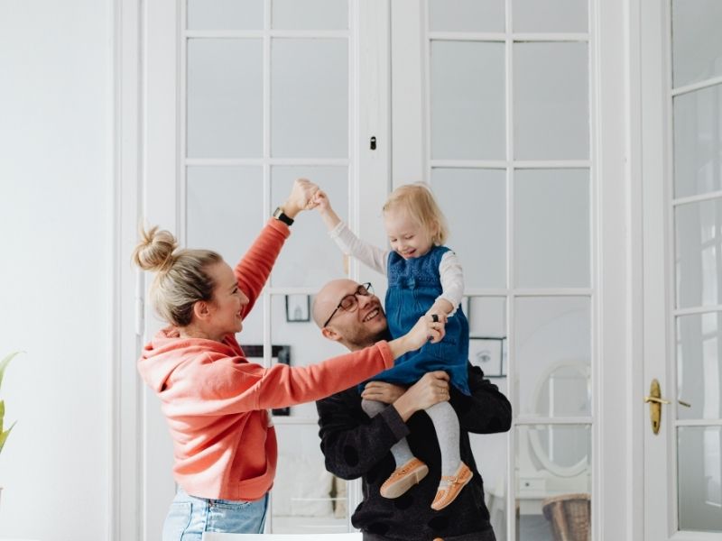 Health coach working with family